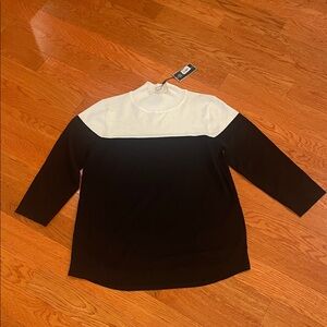 Cable & Gauge Two-Tone Black and‎ White Turtleneck Sweater